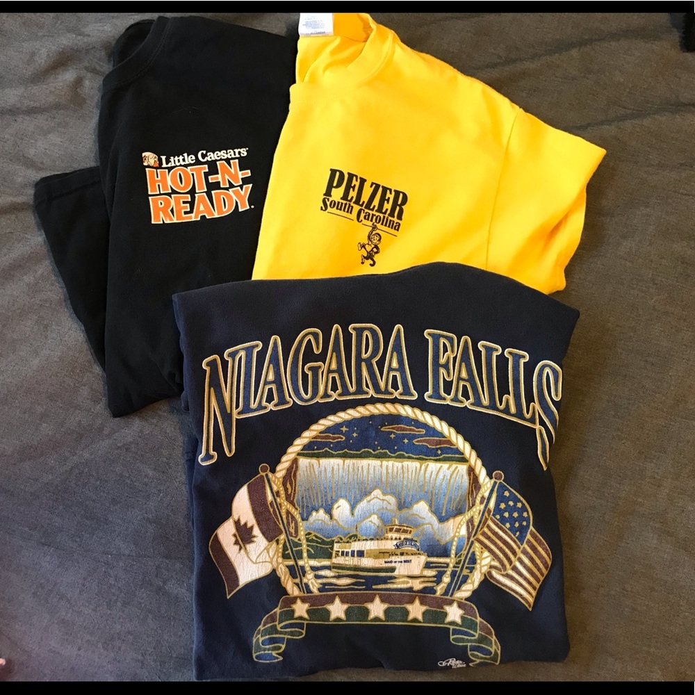 (Lot) Size Small Novelty Shirts
